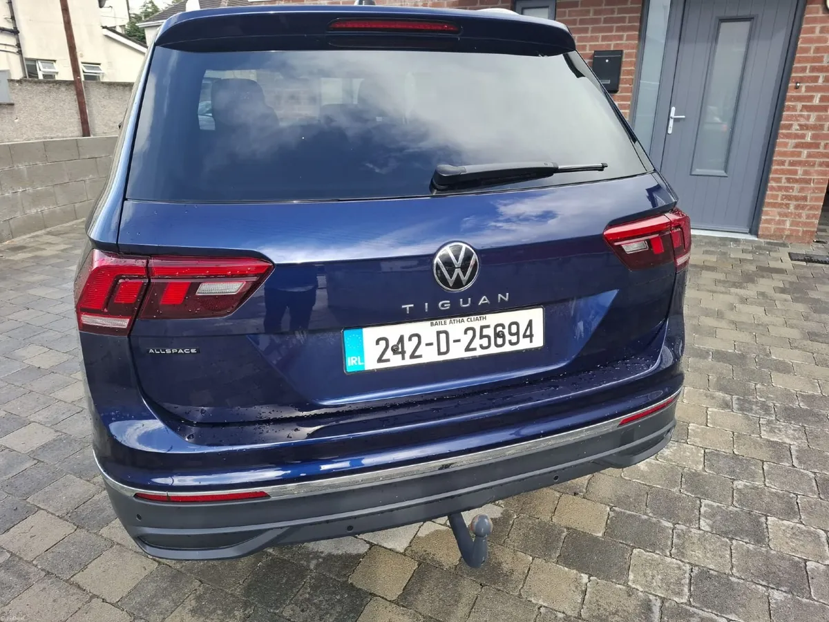 242 VW Tiguan Allspace Life 1.5 TSI DSG 7 Seater - Image 2