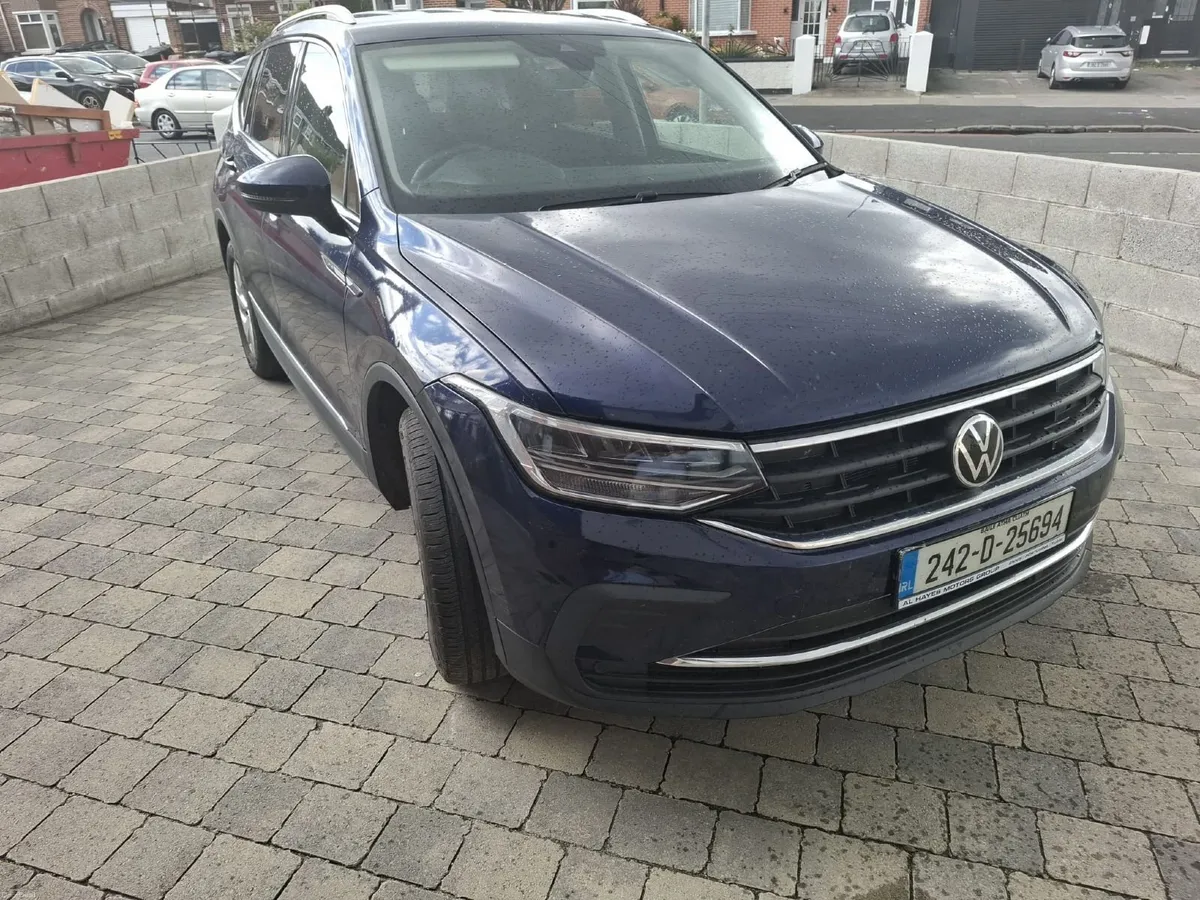 242 VW Tiguan Allspace Life 1.5 TSI DSG 7 Seater - Image 3