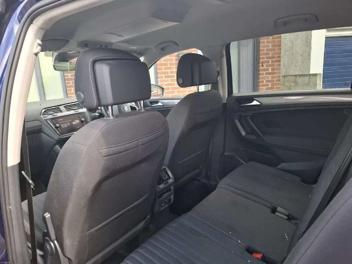 242 VW Tiguan Allspace Life 1.5 TSI DSG 7 Seater - Image 4