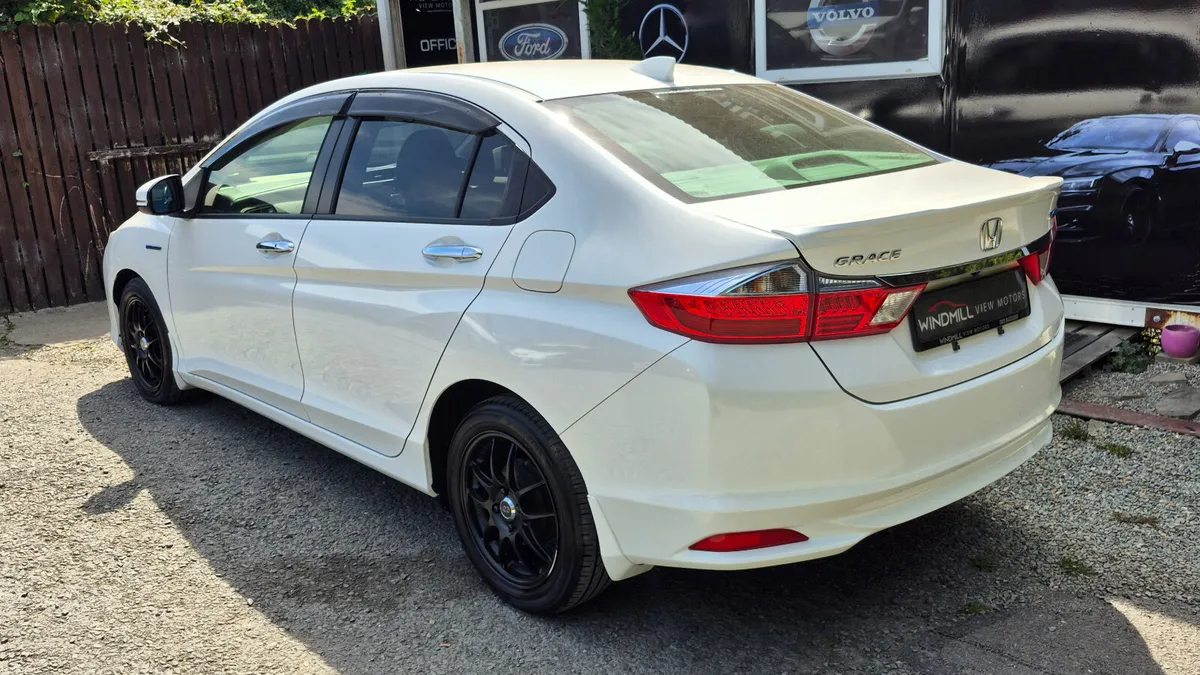 Honda Grace Hybrid Automatic 2015 - Image 6