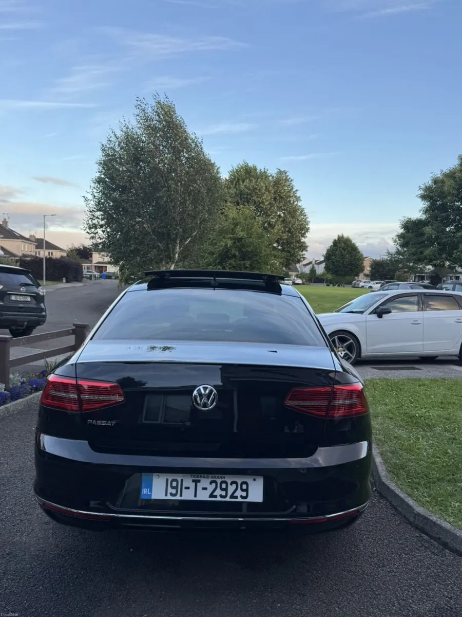 Volkswagen Passat 2019 - Image 4