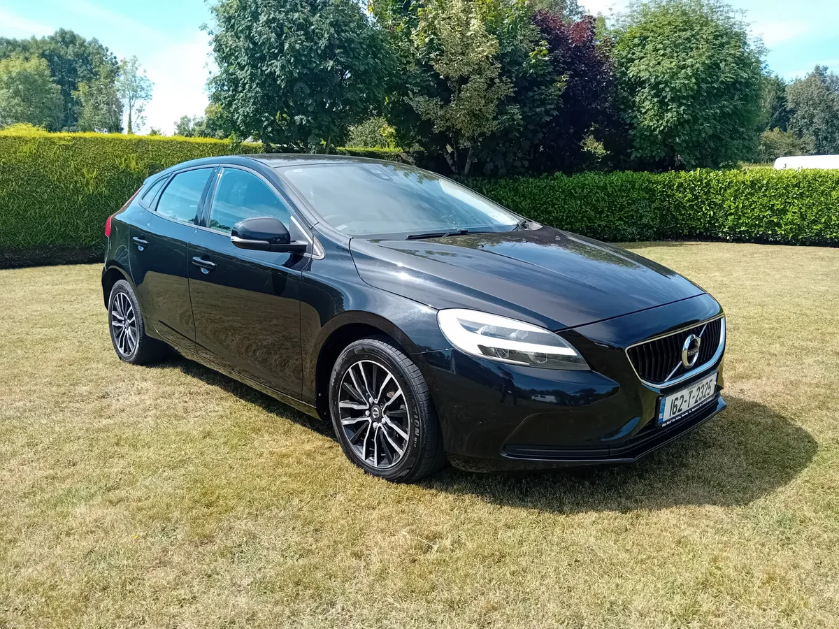 Volvo V40 2016 - Image 1