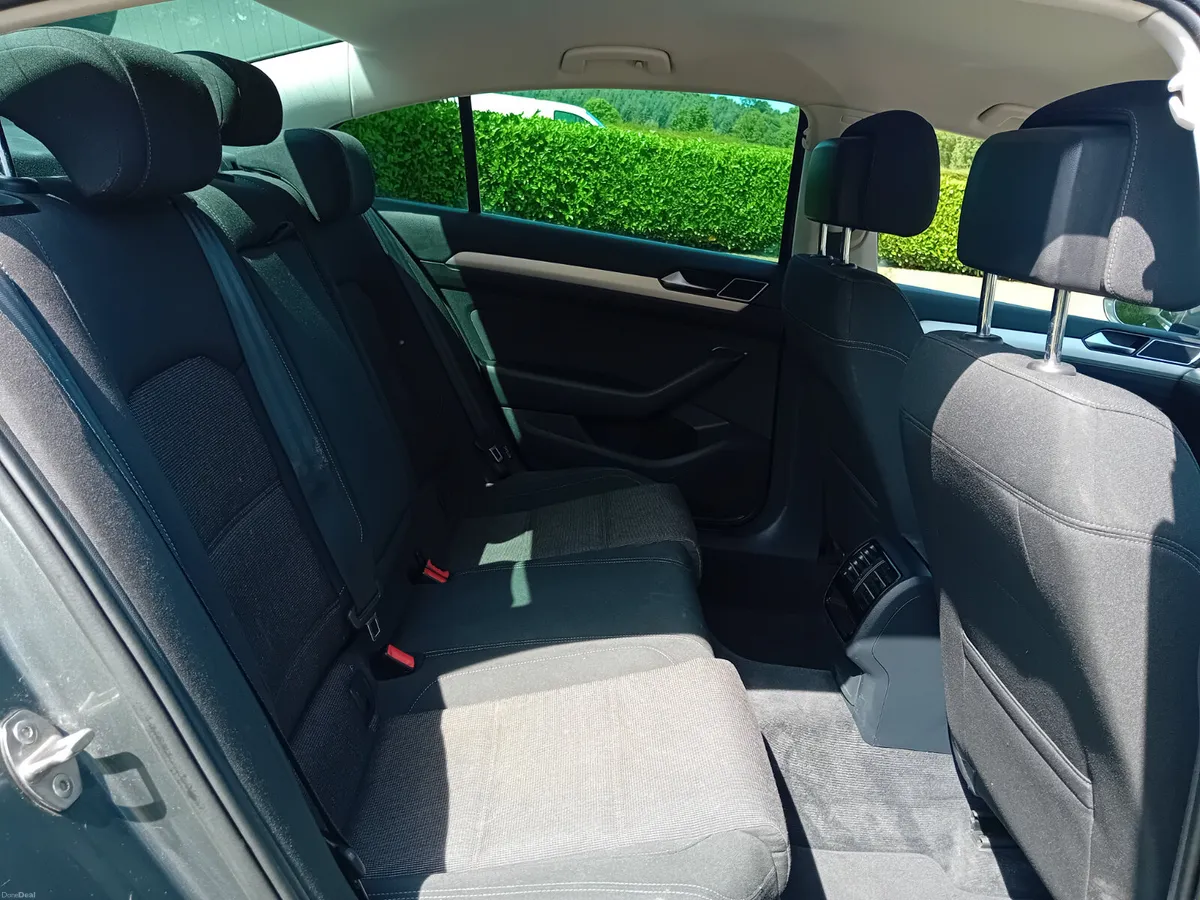 Volkswagen Passat 2015 - Image 4
