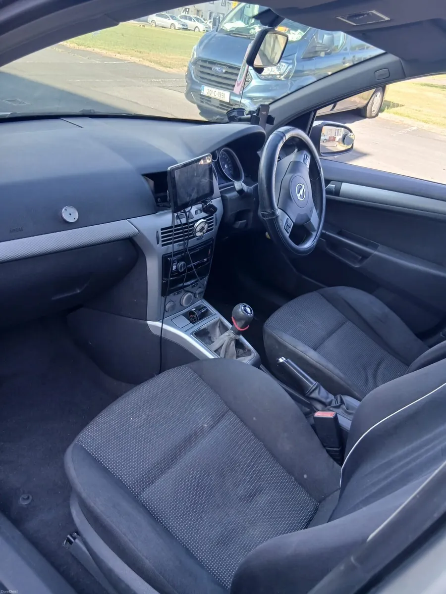Car - Image 2