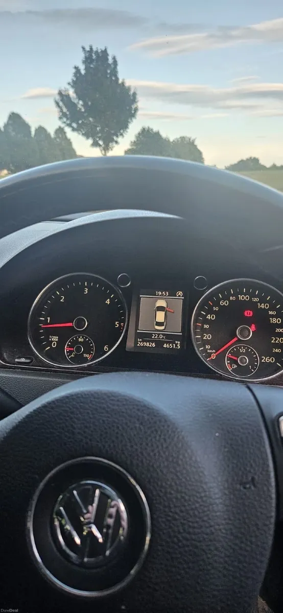 Volkswagen Passat 2011 - Image 2