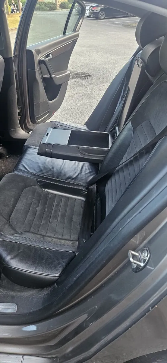 Volkswagen Passat 2011 - Image 5