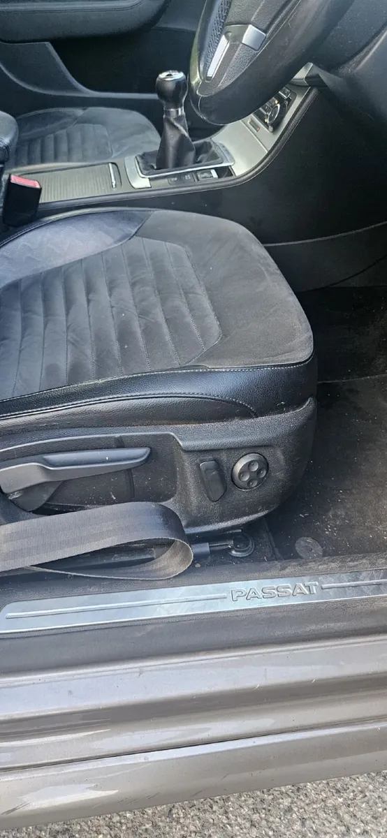 Volkswagen Passat 2011 - Image 6