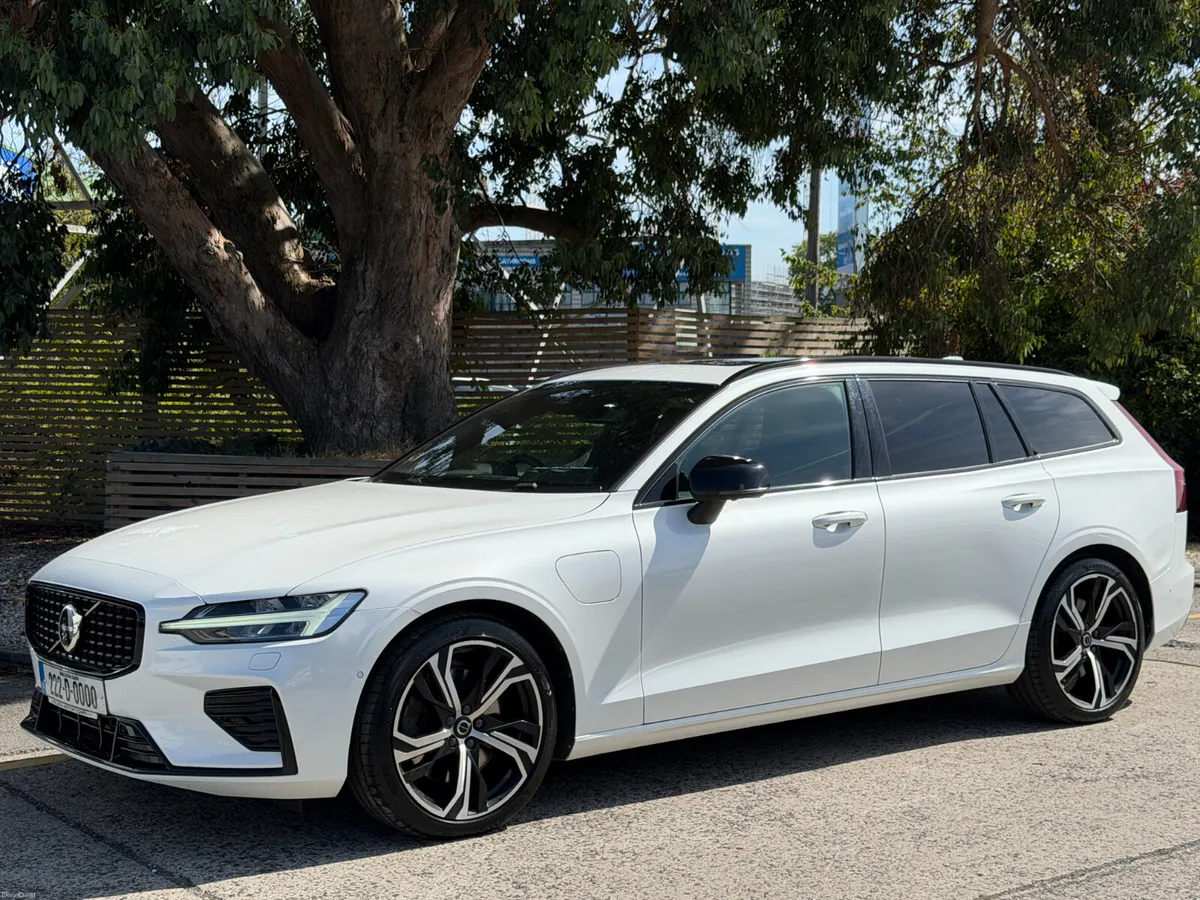 2022 Volvo V60 ULTIMATE. T6. RECHARGE. AWD - Image 3