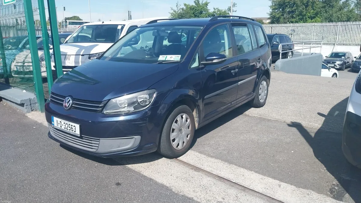 Volkswagen Touran 2011 - Image 1