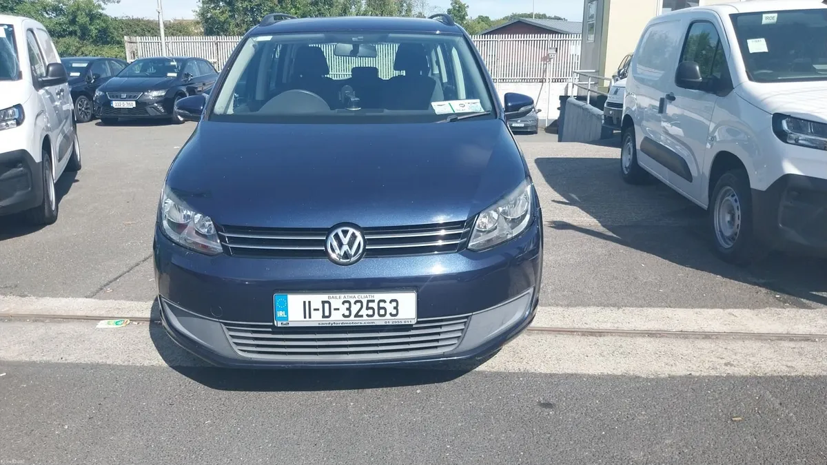 Volkswagen Touran 2011 - Image 2