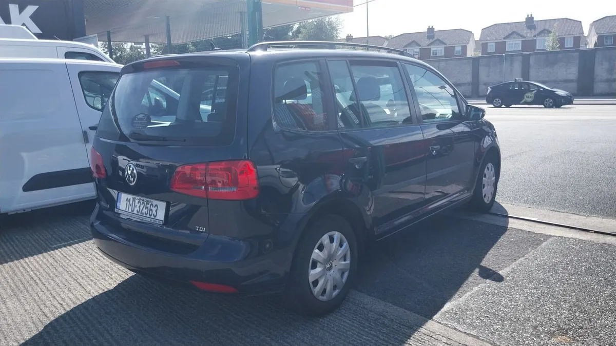 Volkswagen Touran 2011 - Image 4