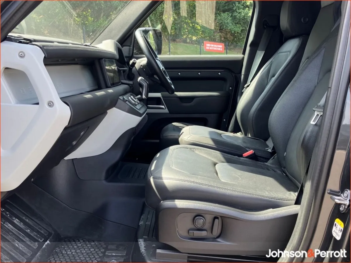 Land Rover Defender DEFENDER 110 3.0 D SE HARD TOP - Image 3