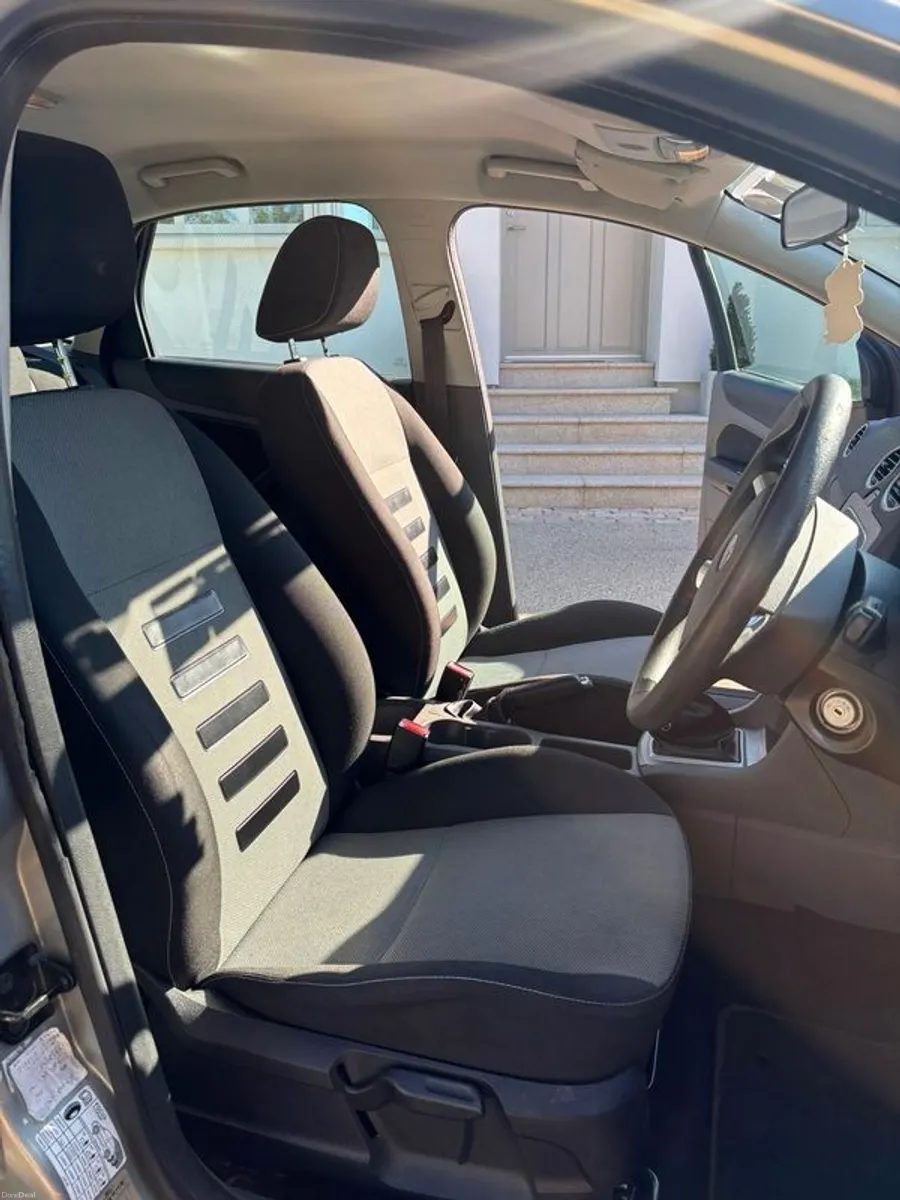 2010 Ford Focus - Image 6