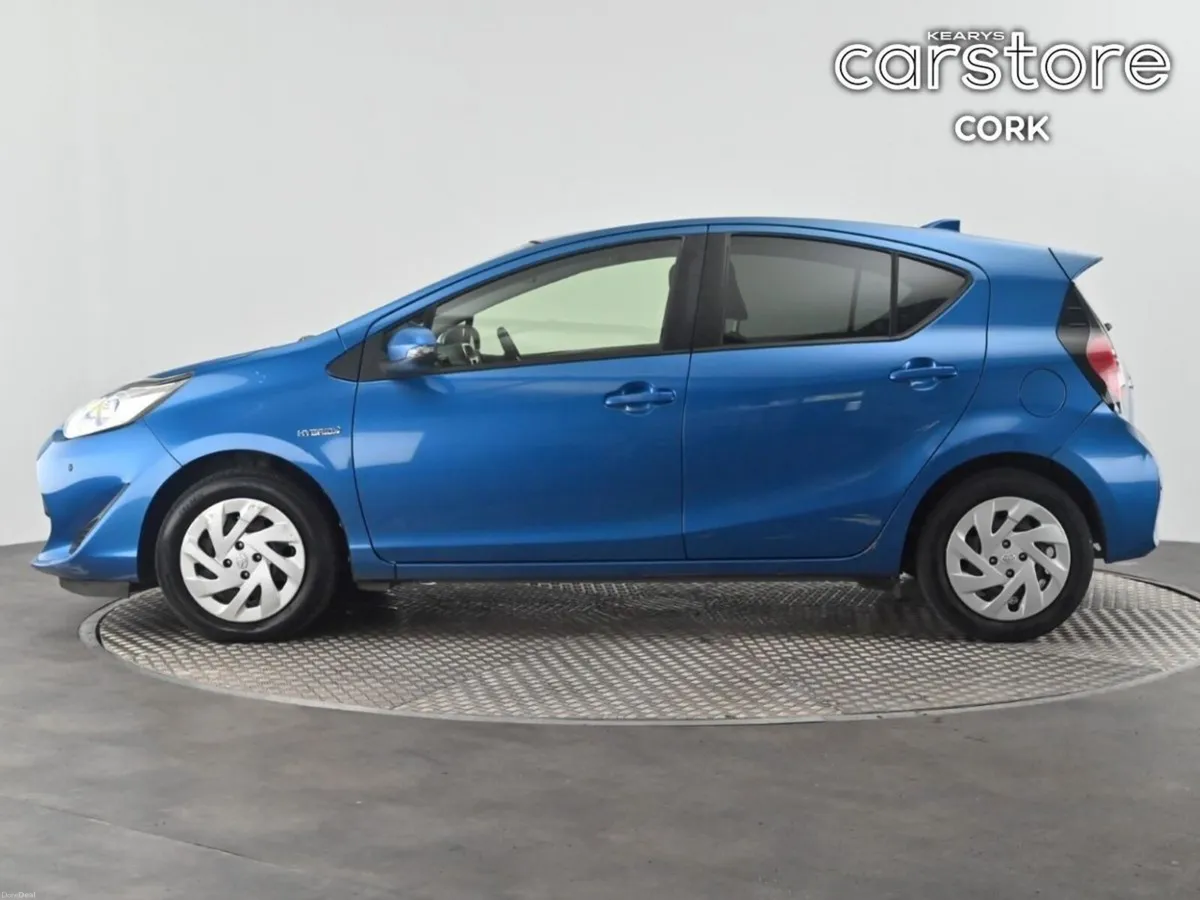 Toyota Aqua 1.8 Hybrid - Image 6