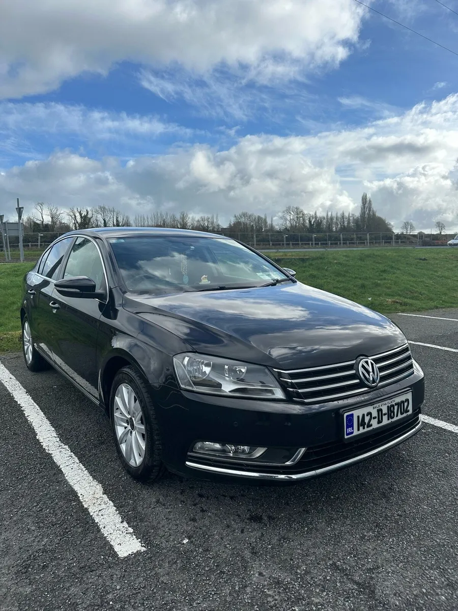2014 Volkswagen Passat - Image 1