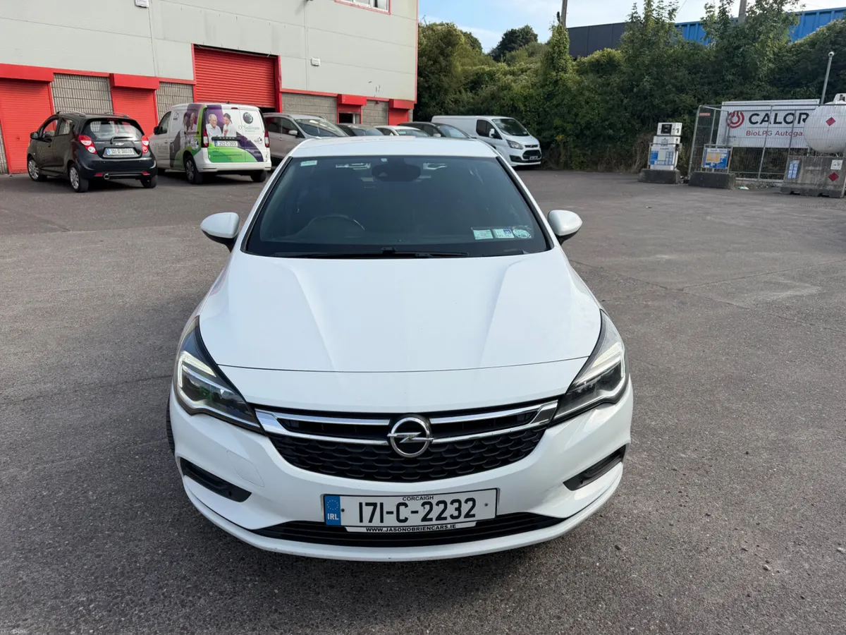 2017 Opel Astra SRI - Image 3