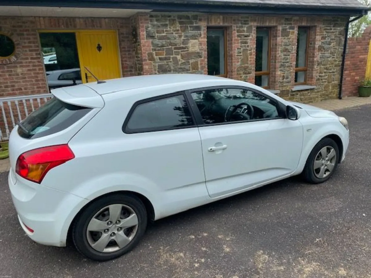 Kia Ceed 2012 - Image 1