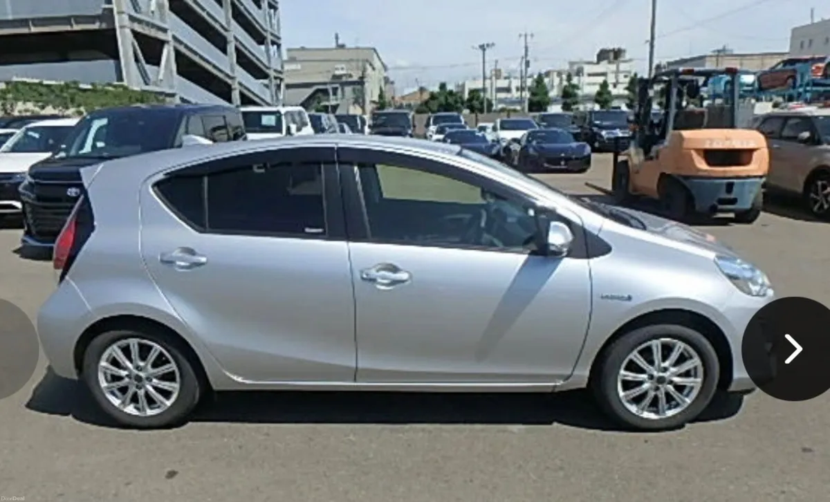 🔵 Toyota Aqua 1.5 Petrol Hybrid Automatic Low Km - Image 3