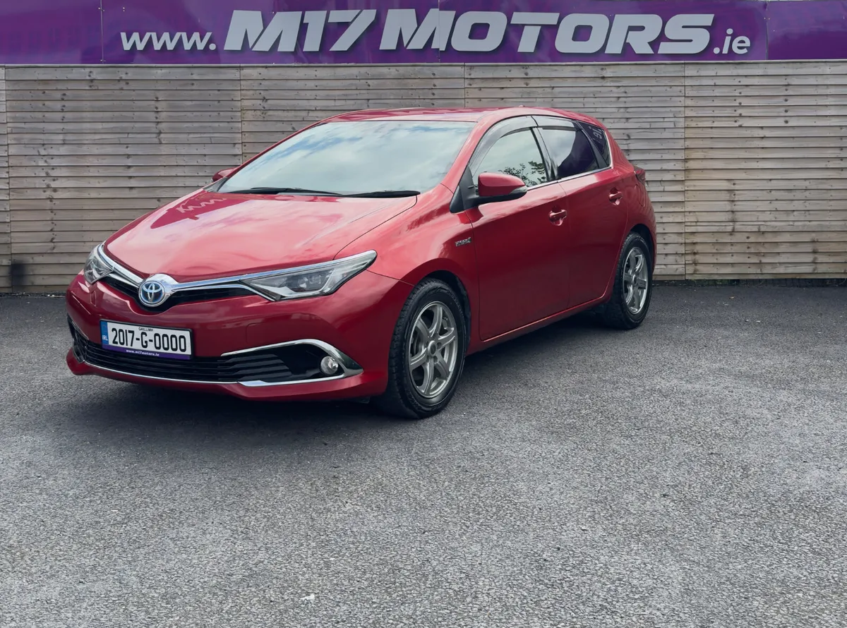 2017 Toyota Auris, 1.8 Petrol Hybrid, Auto - Image 3