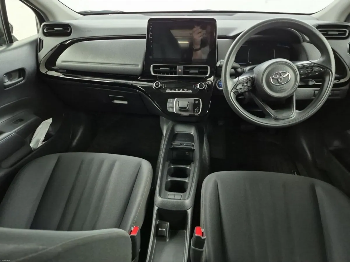Toyota Aqua 1.5 Hybrid - Image 3