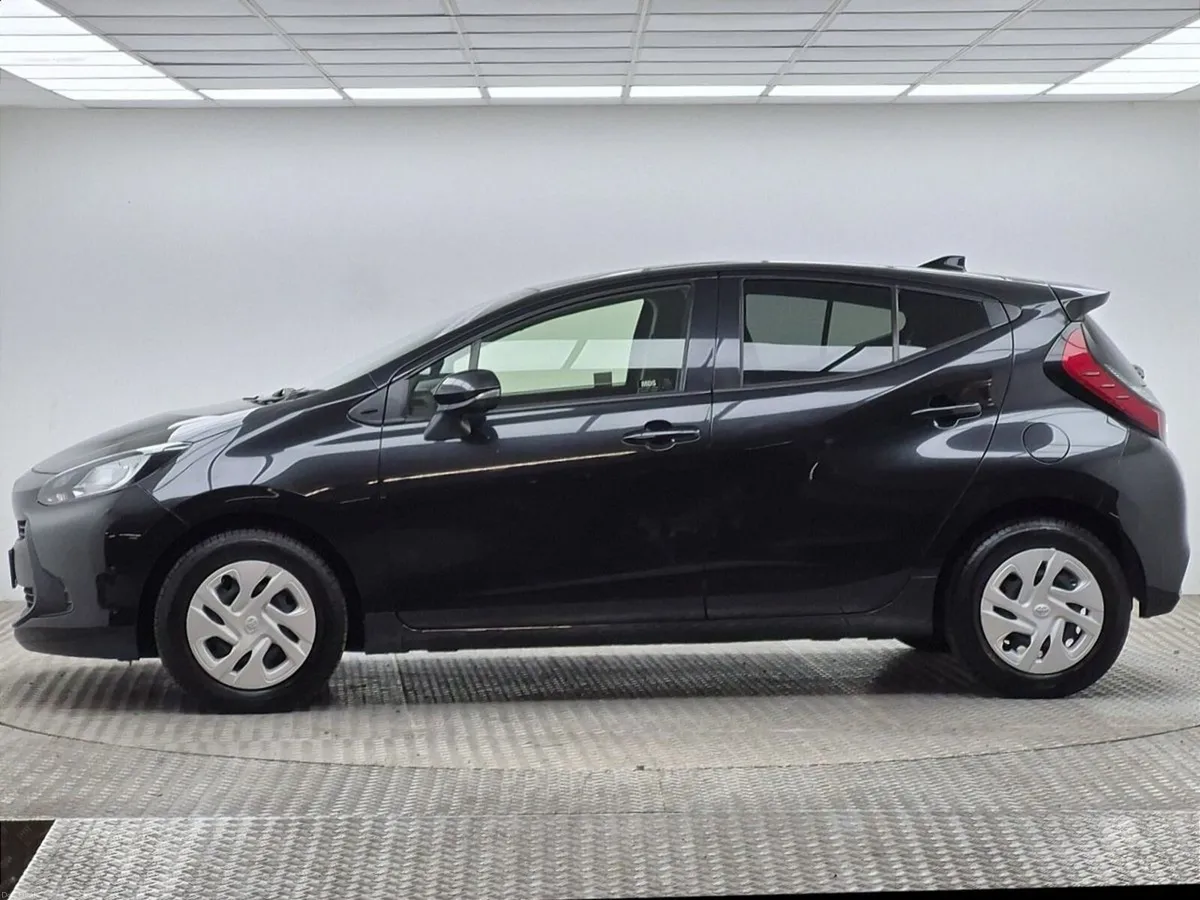 Toyota Aqua 1.5 Hybrid - Image 5