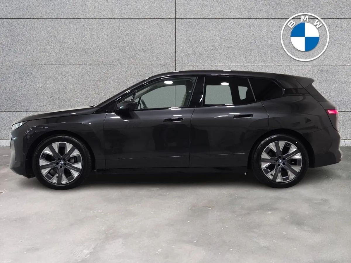 BMW iX xDrive45 Sport - Image 3