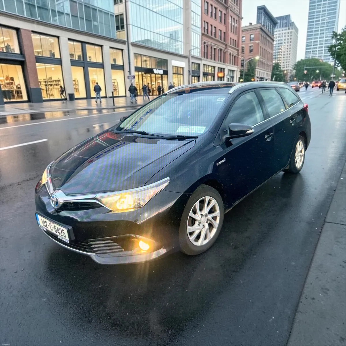 2018 Toyota Auris Hybrid Luna Touring Sports - Image 3