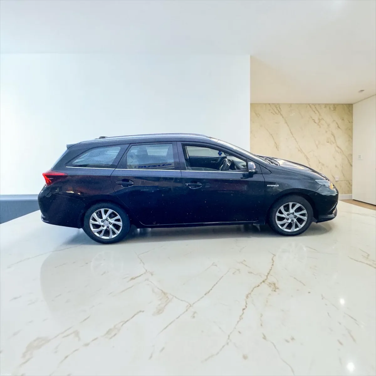 2018 Toyota Auris Hybrid Luna Touring Sports - Image 2
