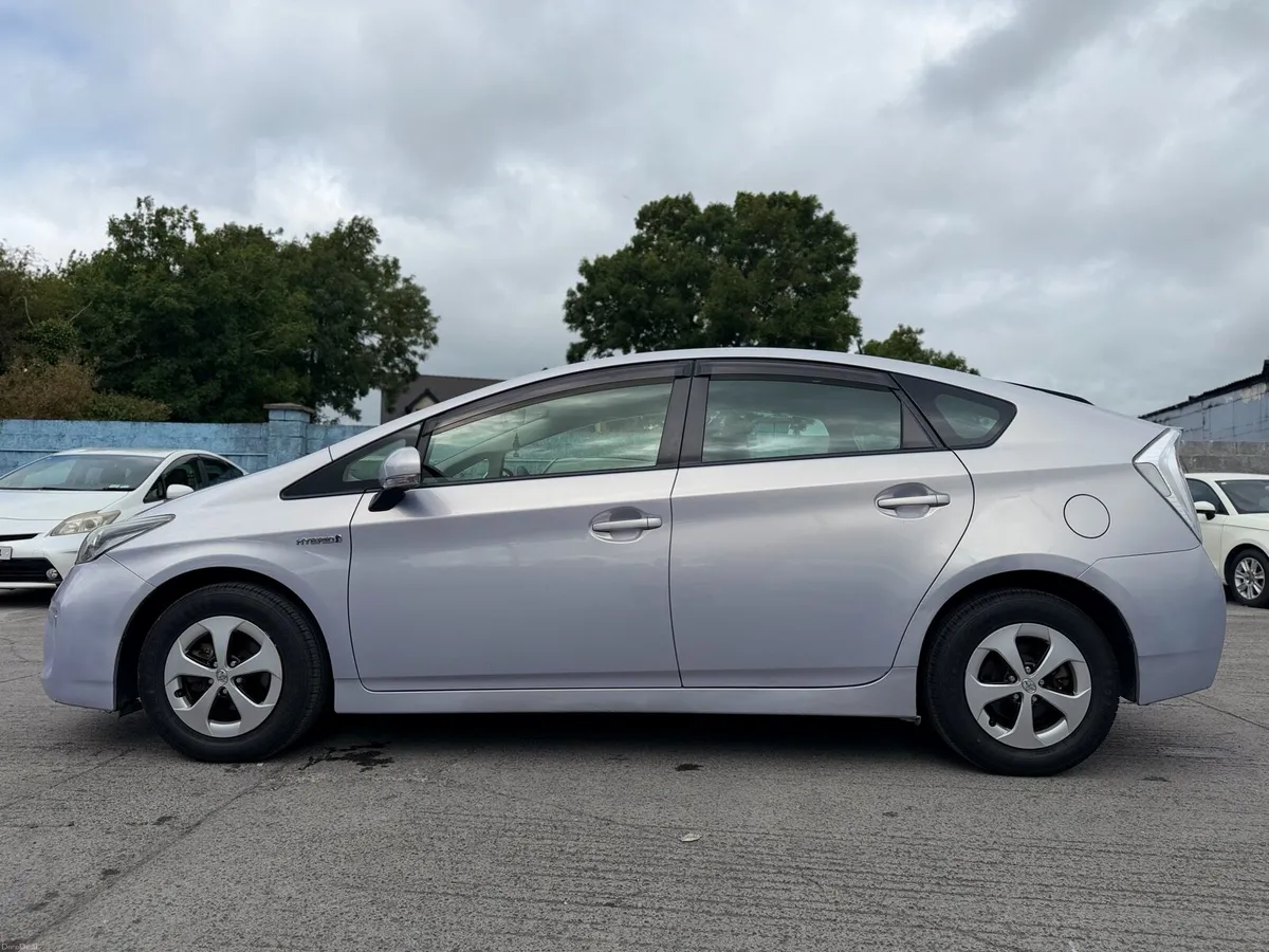 2014 Toyota Prius 1.8 Hybrid |122k km - Image 3