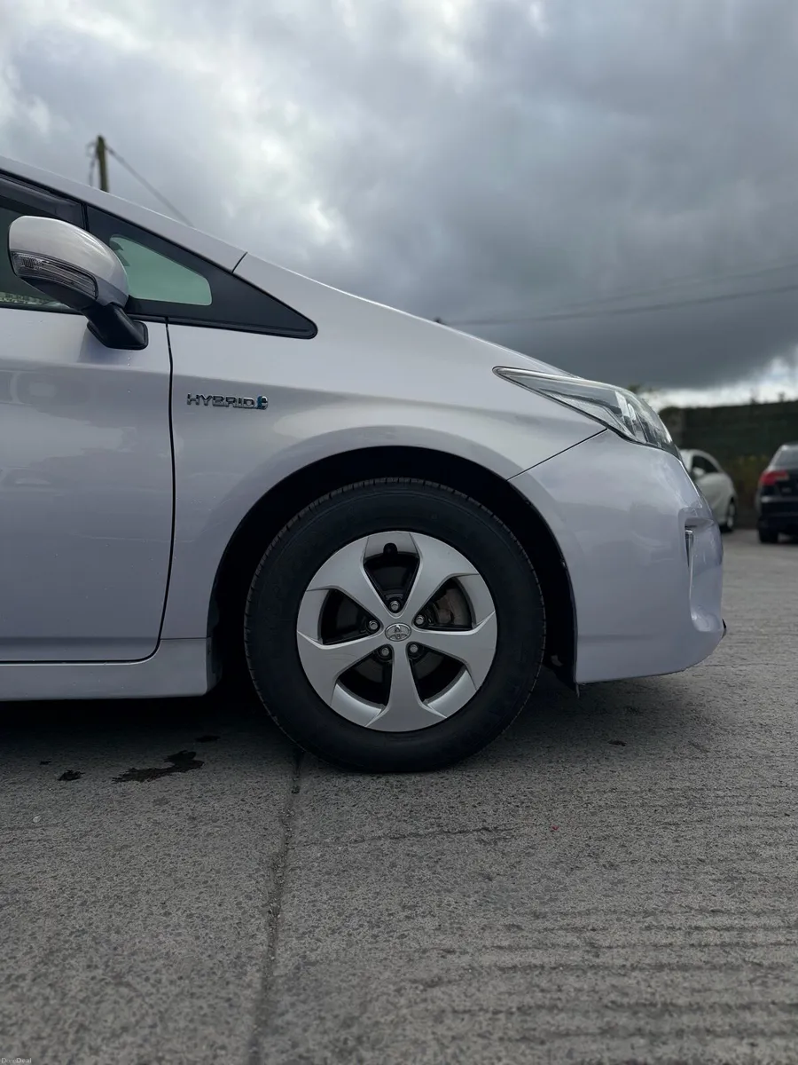 2014 Toyota Prius 1.8 Hybrid |122k km - Image 5