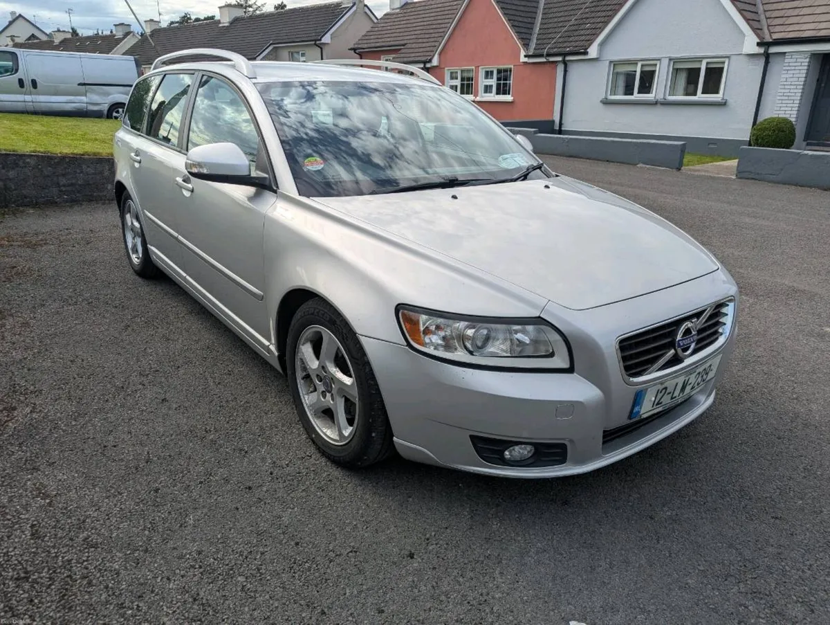 2012 Volvo V50 - Image 2
