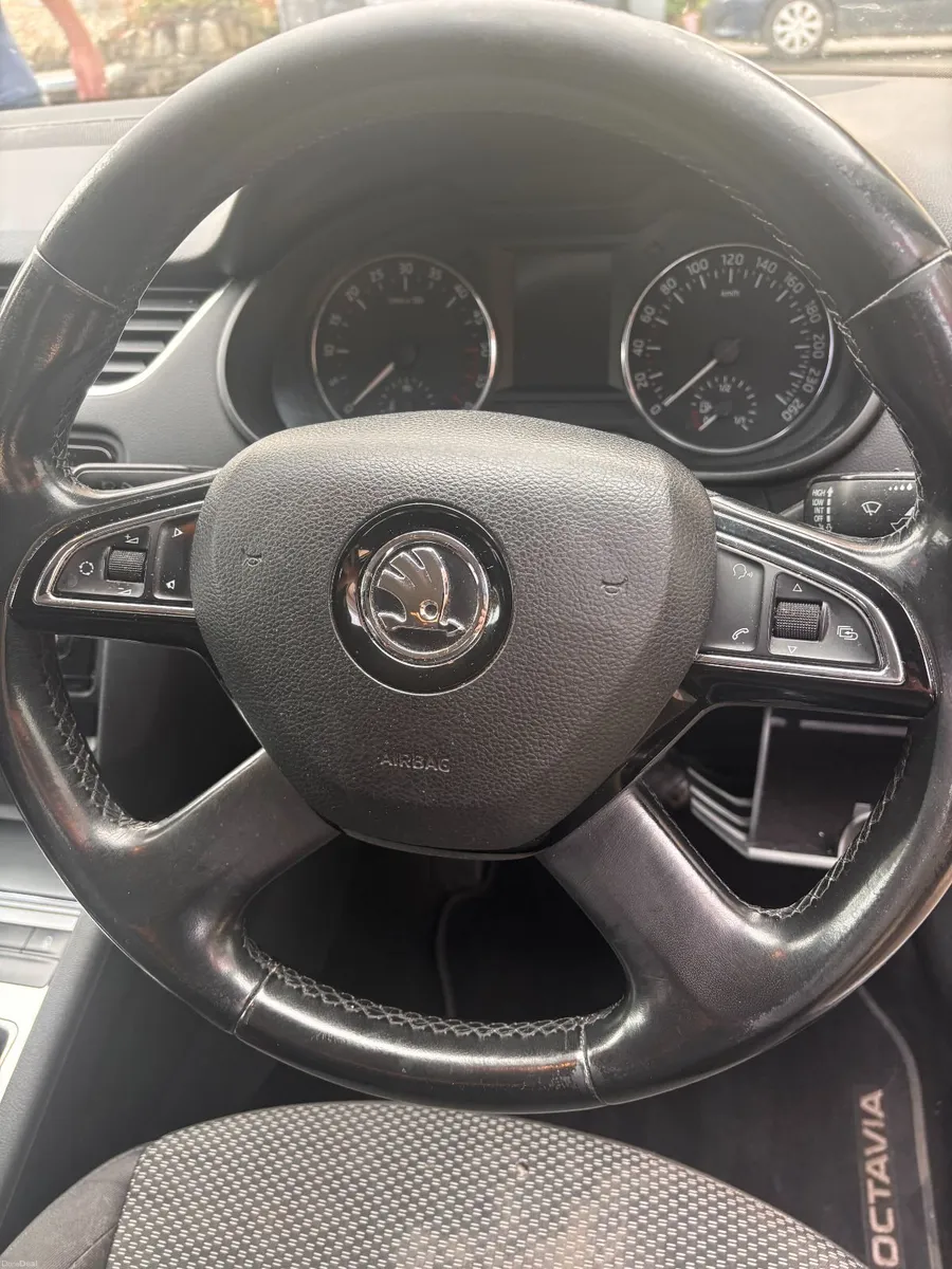 Skoda Octavia 2015 - Image 2