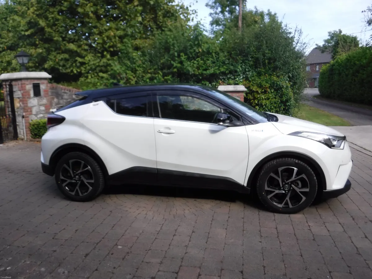 TOYOTA C-HR 1.8 AUTO HYBRID HIGH SPEC - Image 2