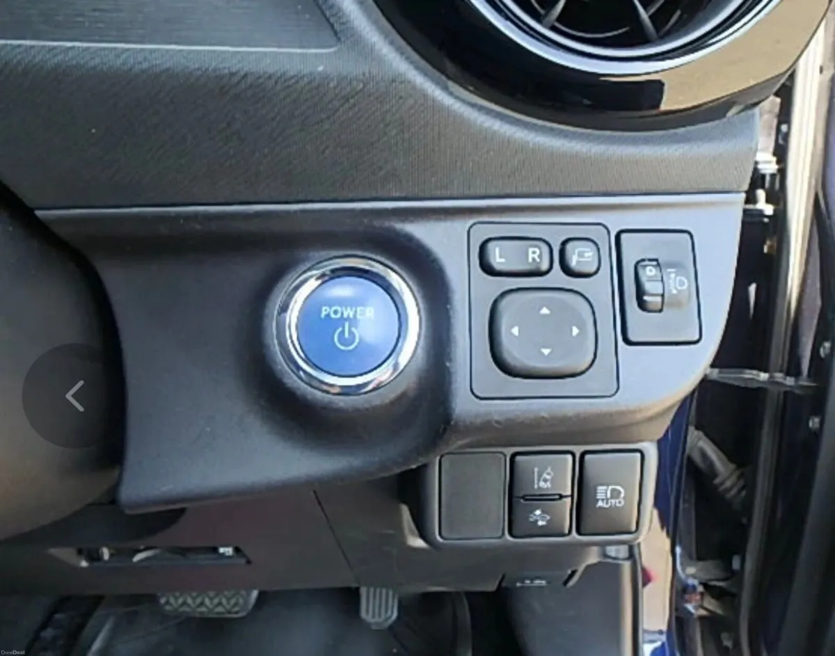 🔵 Toyota Aqua 1.5 Petrol Hybrid Automatic Low Km - Image 6