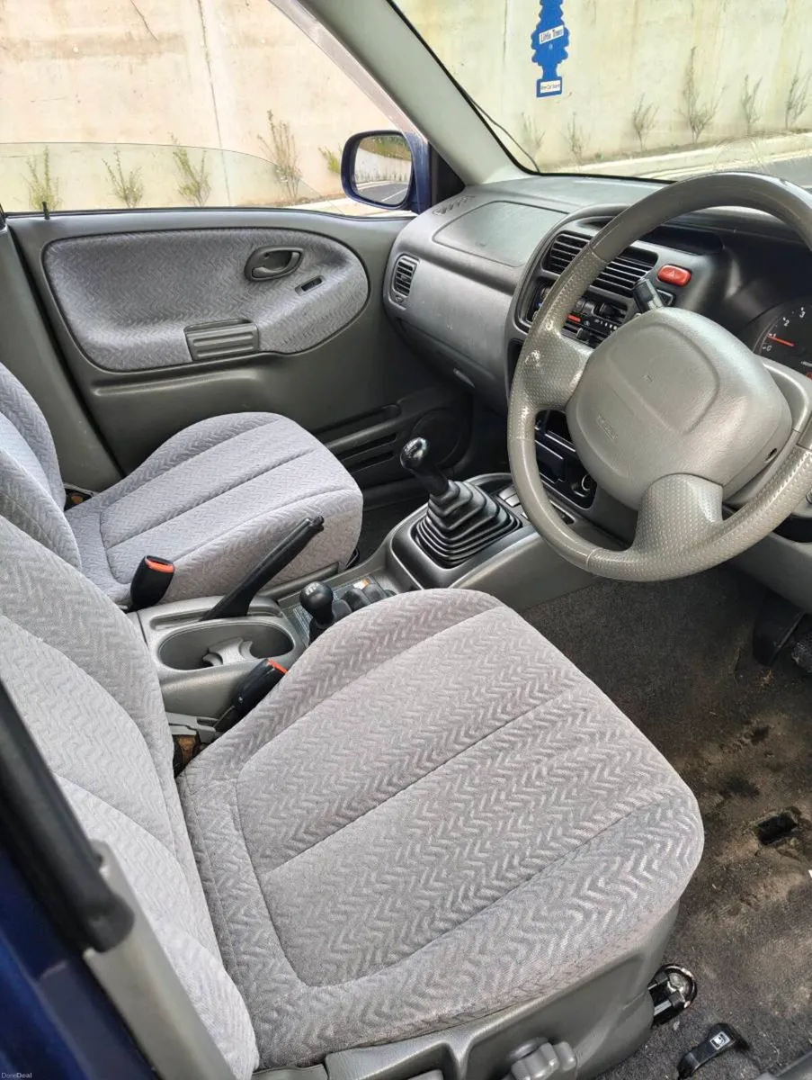2005 Suzuki  Vitara four-wheel drive - Image 4