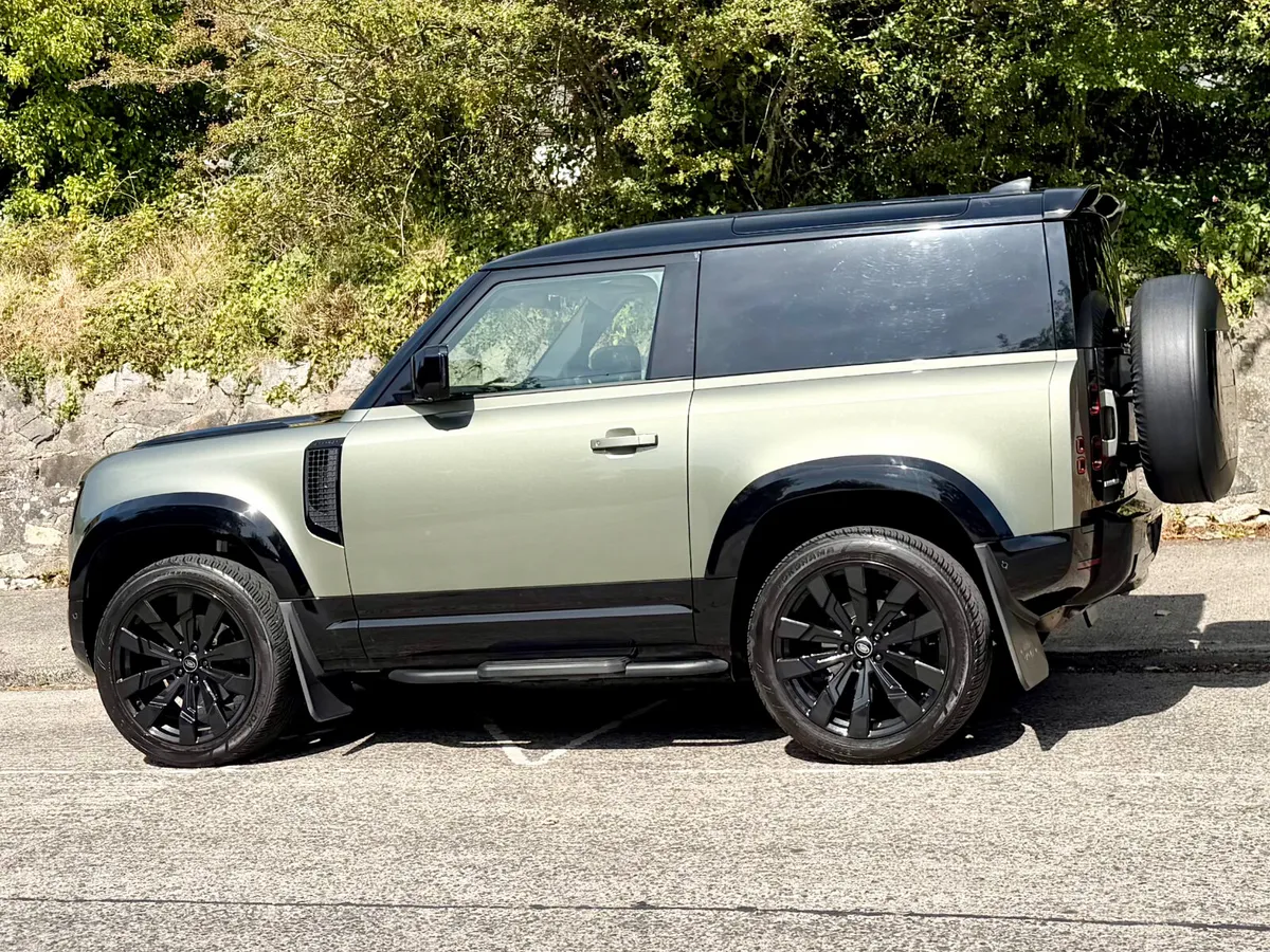Land Rover Defender2024!!3.0D HARDTOP!!ONLY22K-KM - Image 4