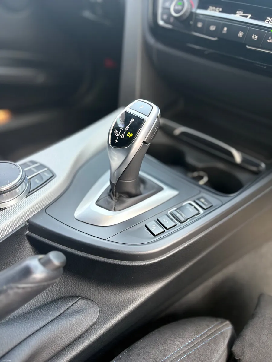 BMW 320i 2.0 M Sport Automatic X Drive 2018 - Image 6