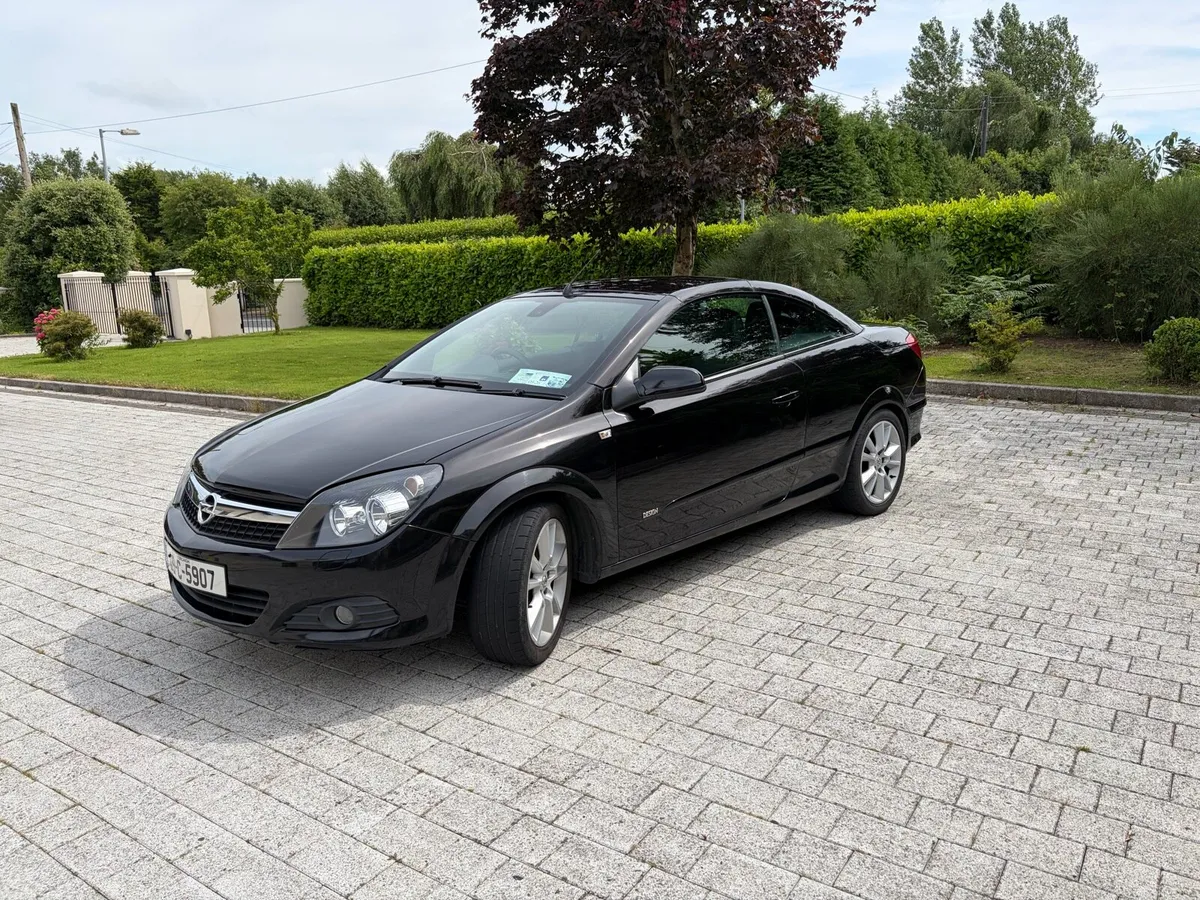 Convertible Opel Astra - Read Ad - Image 2