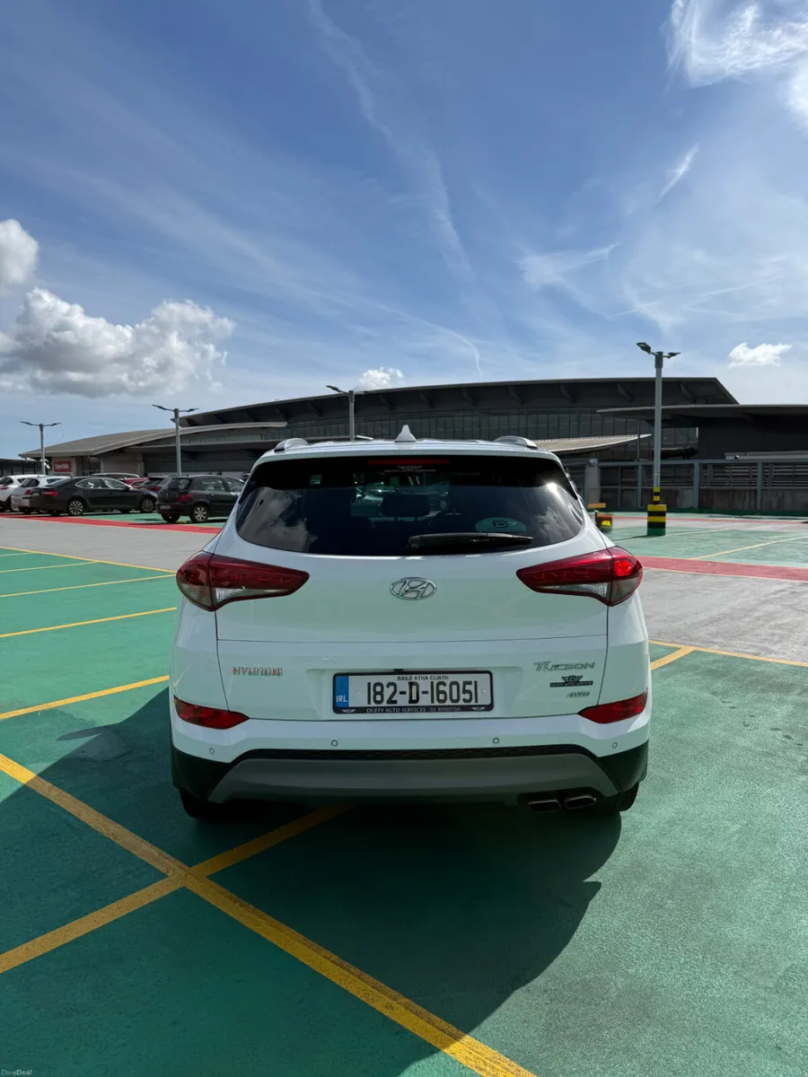 182 Hyundai Tucson 2.0 AUTO - VERY HIGH SPEC - Image 6