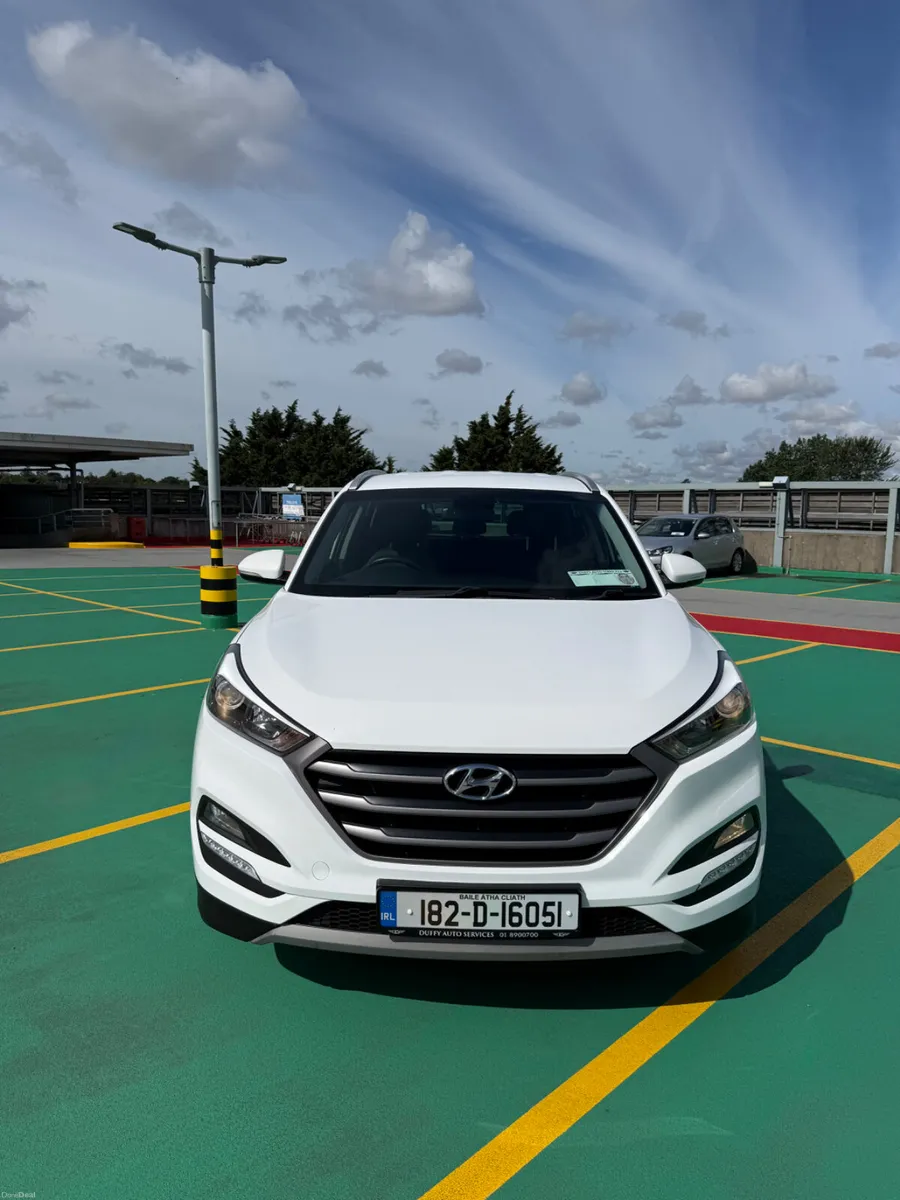 182 Hyundai Tucson 2.0 AUTO - VERY HIGH SPEC - Image 2