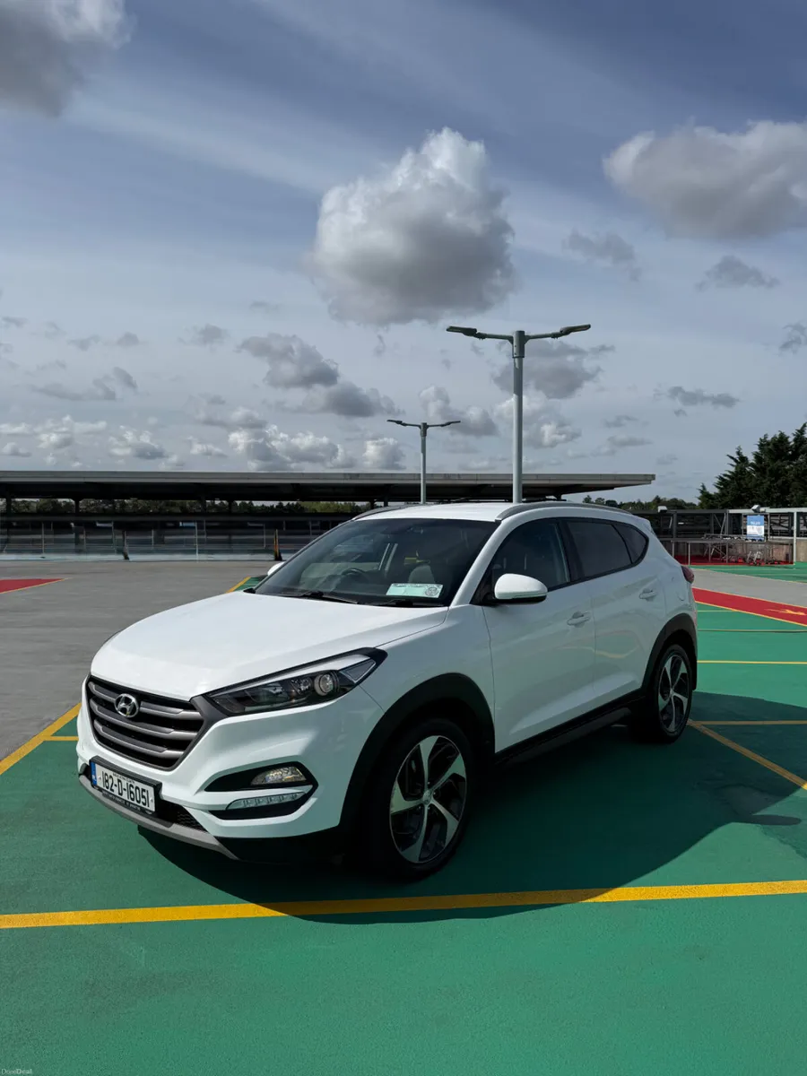 182 Hyundai Tucson 2.0 AUTO - VERY HIGH SPEC - Image 3
