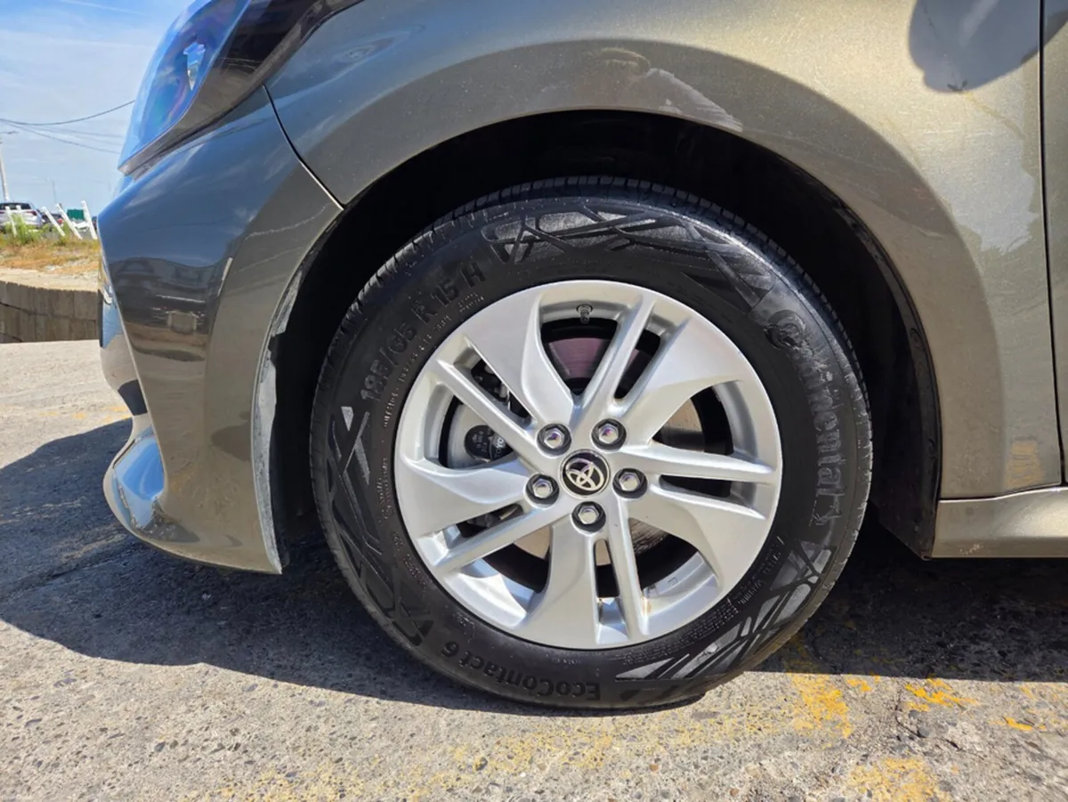 Toyota Yaris HYBRID 115 LUNA - Image 4