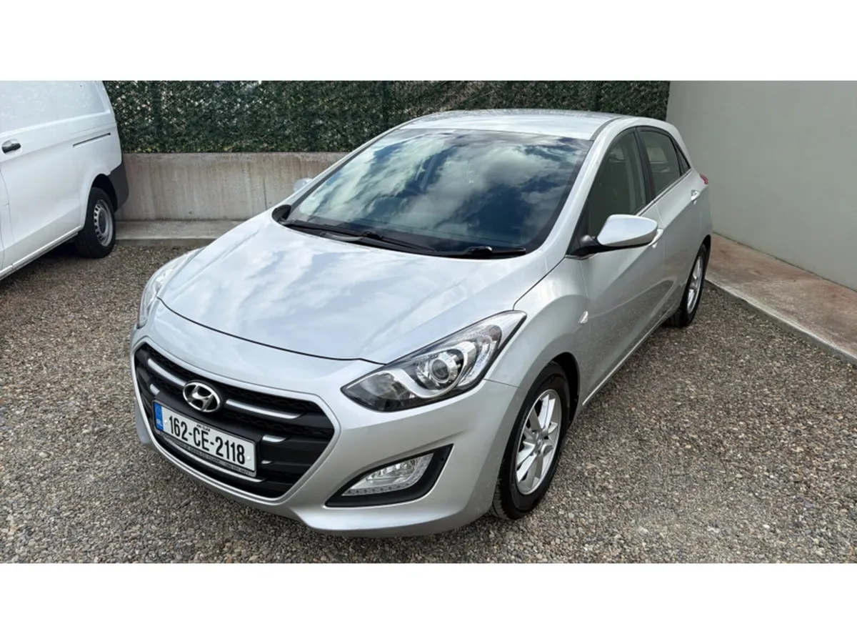 Hyundai i30 1.6CRDI SE 110PS 5DR - Image 2