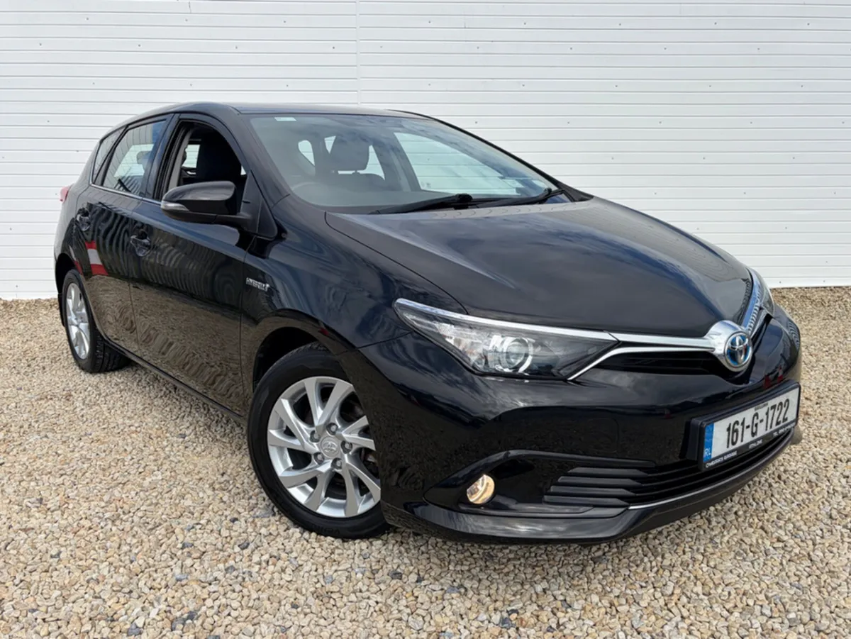 Toyota Auris 1.8 HYBRID LUNA 4DR AUTO - Image 2