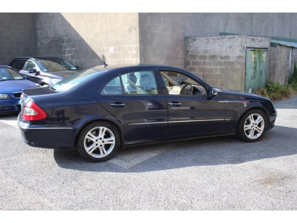 Mercedes-Benz E-Class CDI A/T 4DR - Image 6