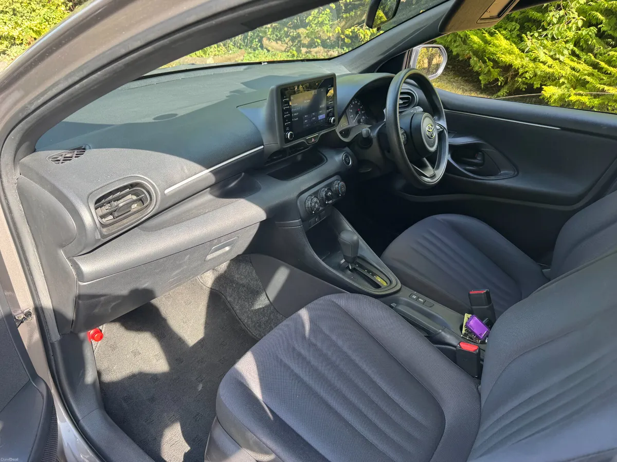 22 Toyota Yaris 1.0 Automatic - Image 5