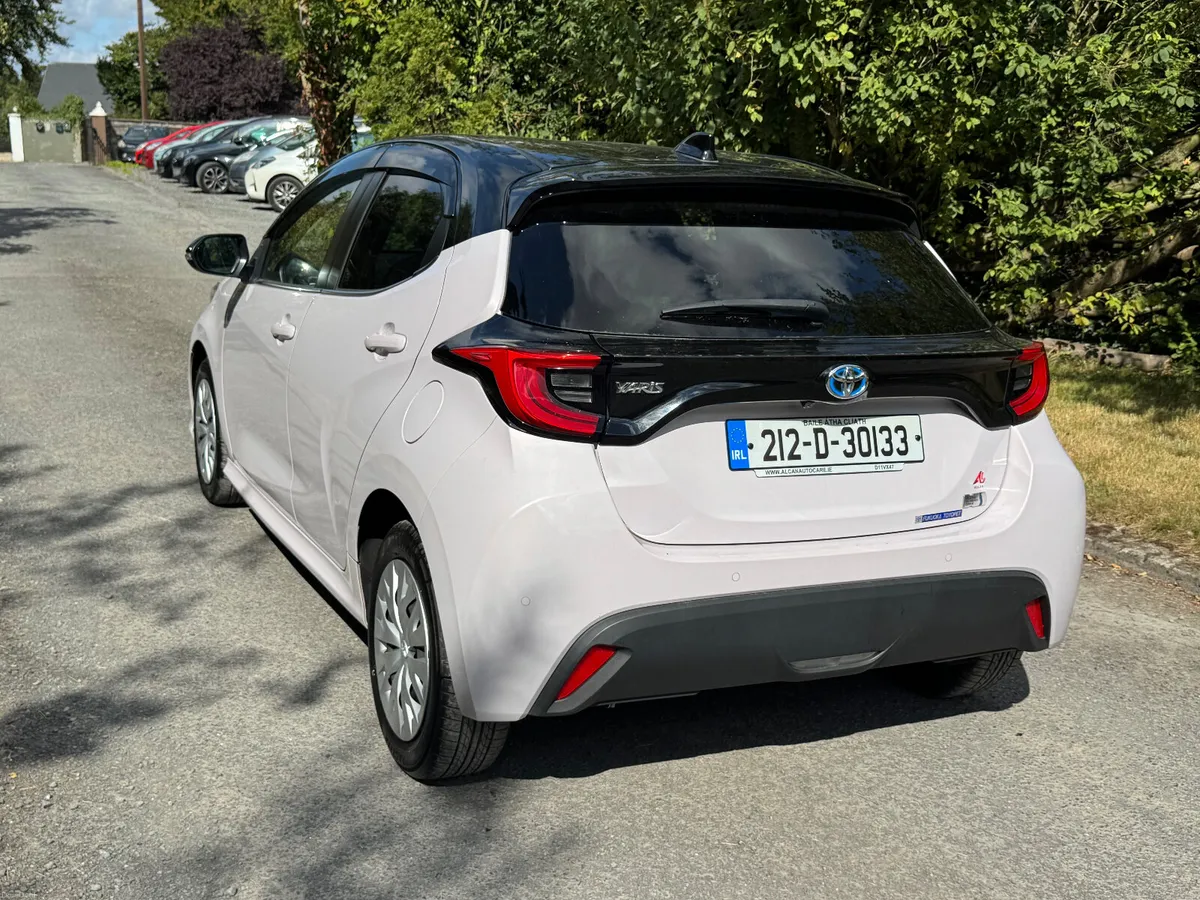 21 Toyota Yaris 1.5 self charging hybrid - Image 4
