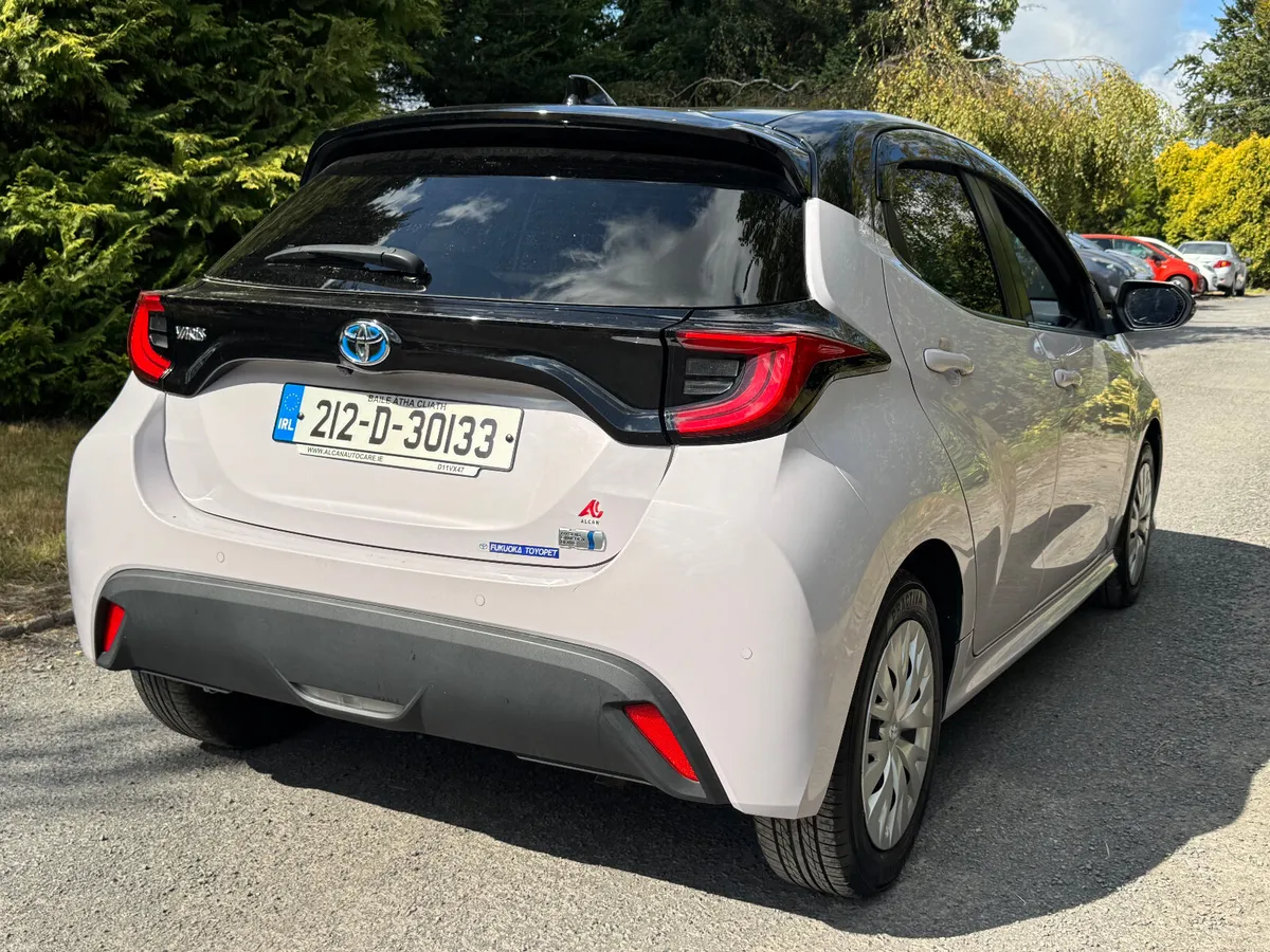 21 Toyota Yaris 1.5 self charging hybrid - Image 3