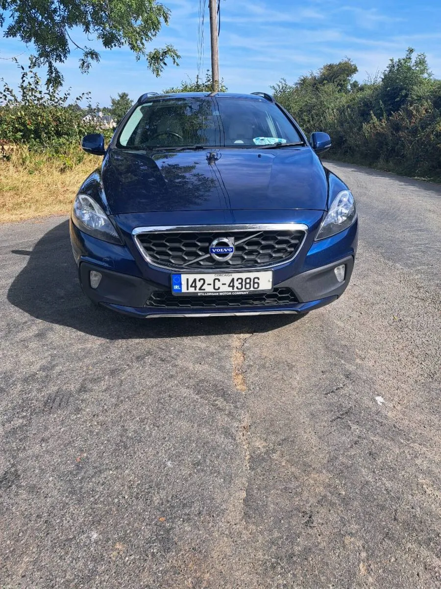 142 Volvo V40 Cross Country Auto - Image 4