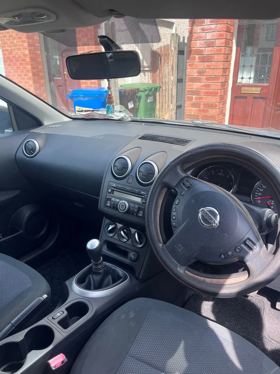 Nissan Qashqai 2011 with Test & Tax - Image 3